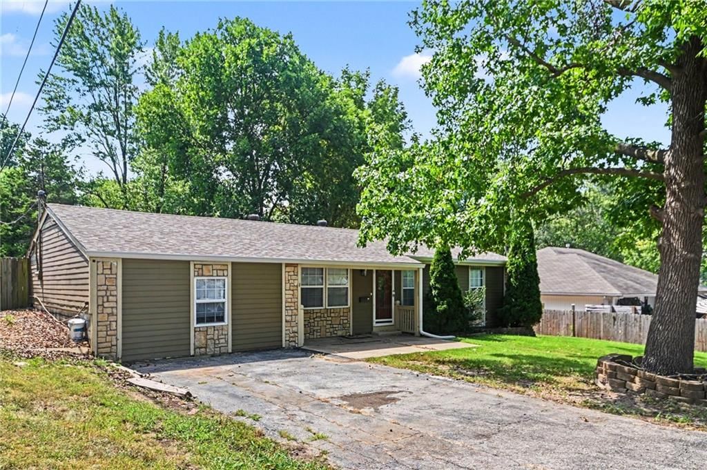 11111 E 36th Street, Independence, MO: listing photo 3