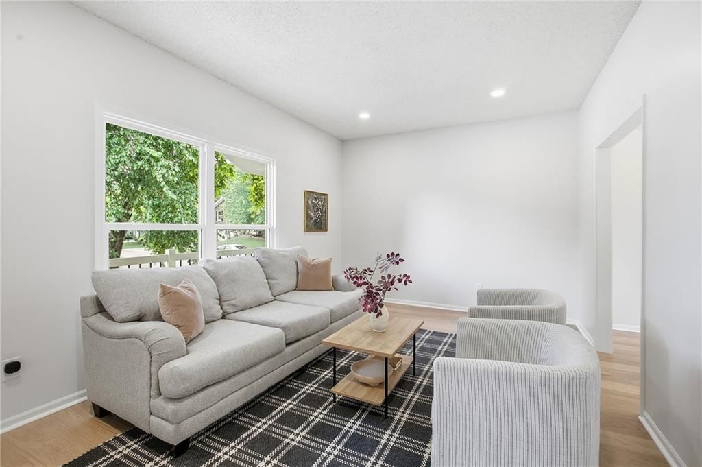 1045 Carousel Lane — photo 5