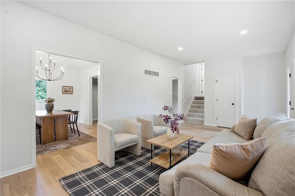 1045 Carousel Lane — photo 7