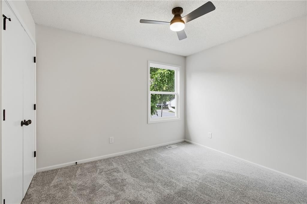 1045 Carousel Lane — photo 15