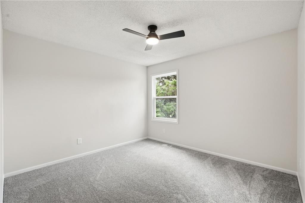 1045 Carousel Lane — photo 17