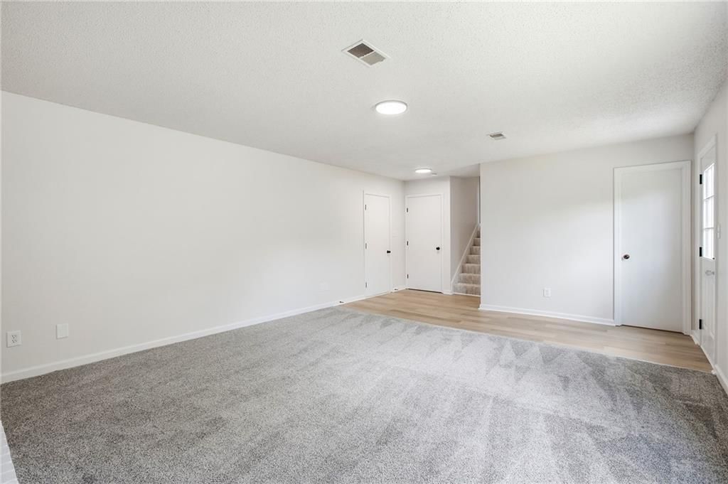 1045 Carousel Lane — photo 25