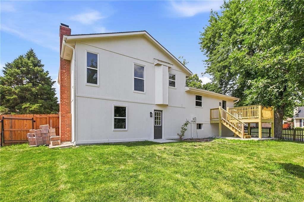 1045 Carousel Lane — photo 30