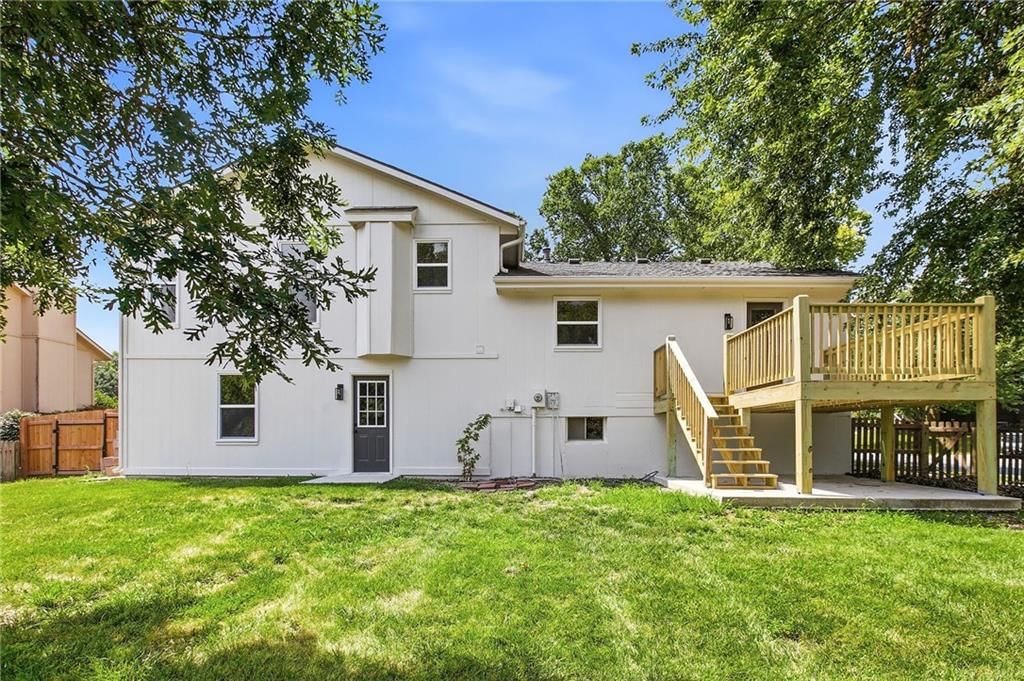 1045 Carousel Lane — photo 31