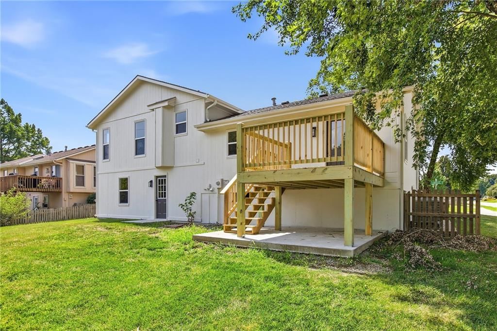 1045 Carousel Lane — photo 32