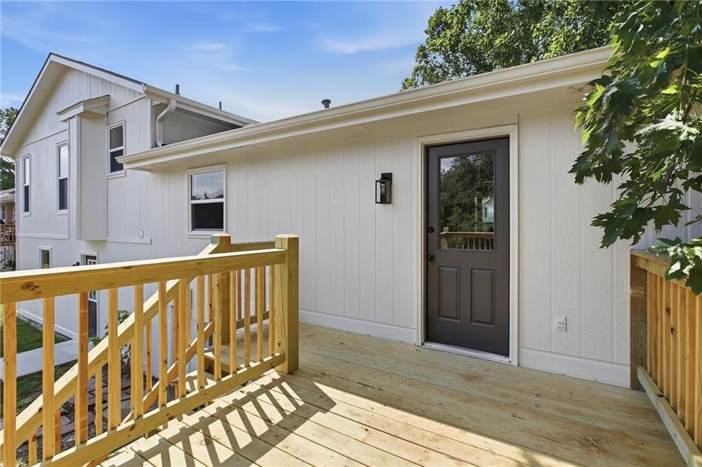 1045 Carousel Lane — photo 34