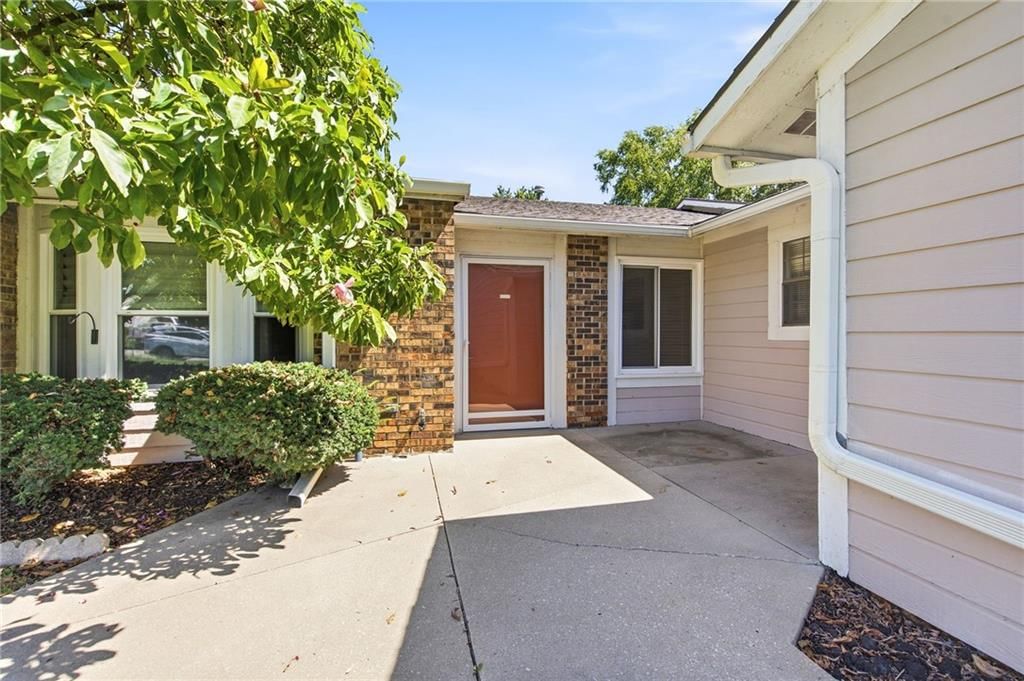 1314 W Jenkins Boulevard — photo 1