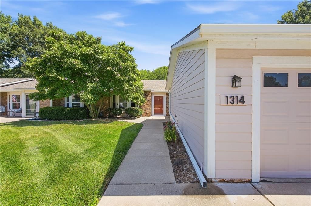 1314 W Jenkins Boulevard — photo 2