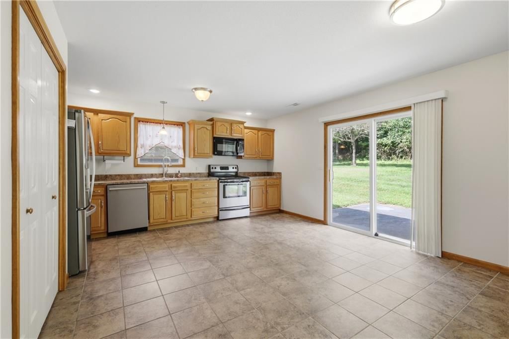 392 Hazelwood Drive — photo 6