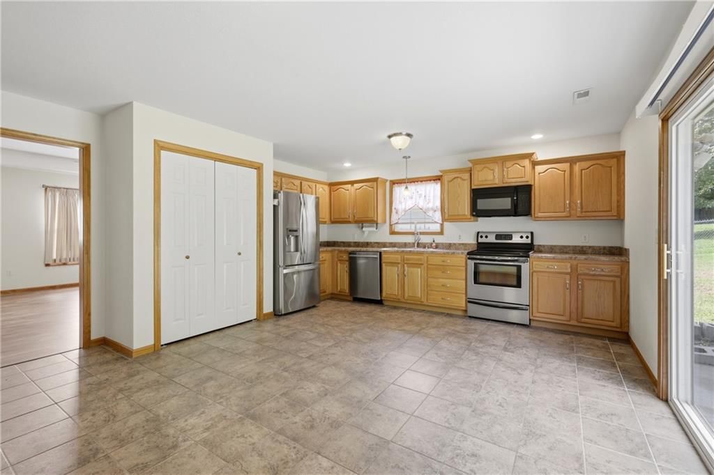 392 Hazelwood Drive — photo 7