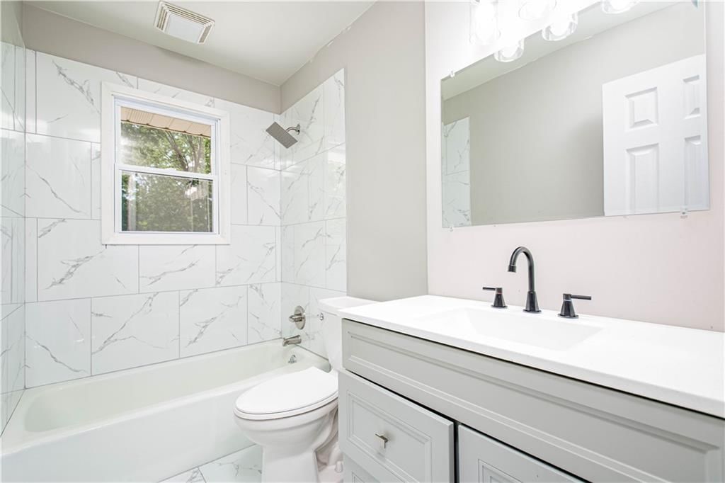 813 NE Wien Avenue — photo 10