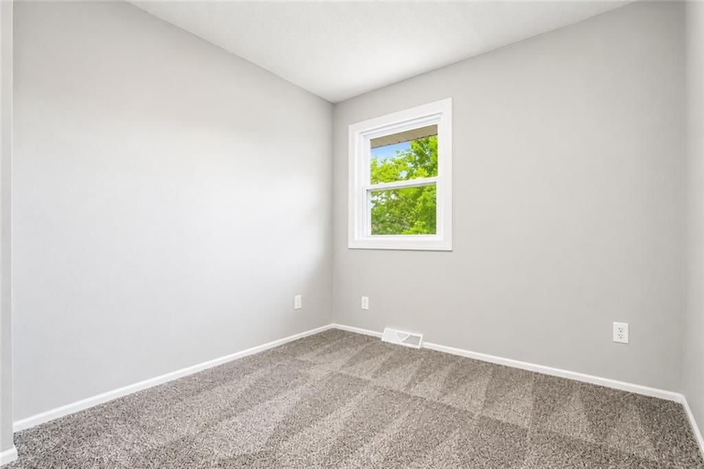 813 NE Wien Avenue — photo 11