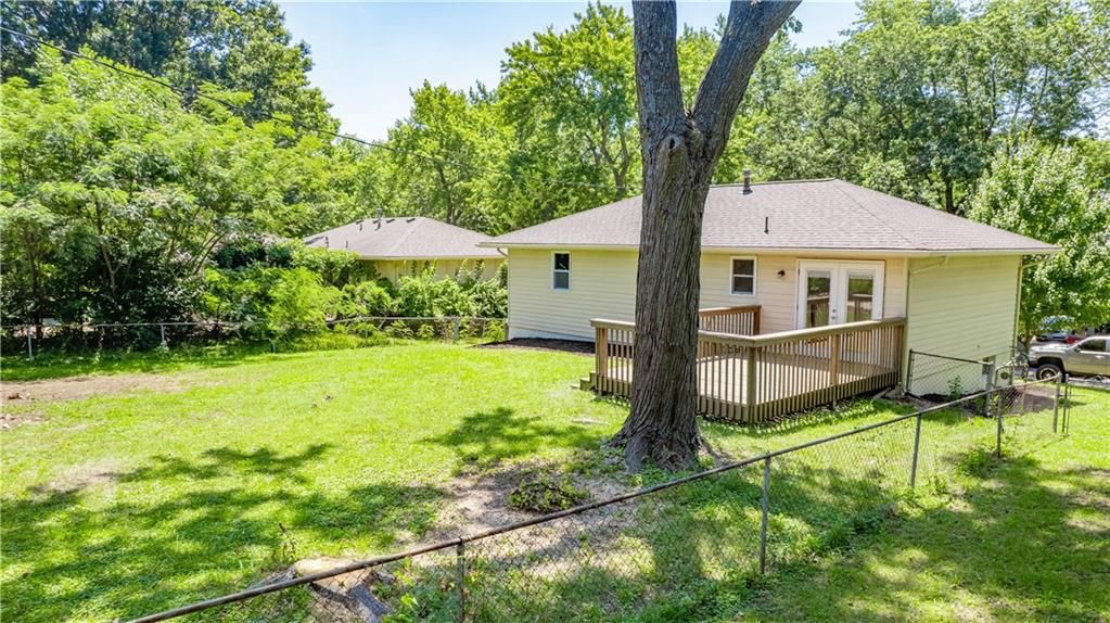 813 NE Wien Avenue — photo 15