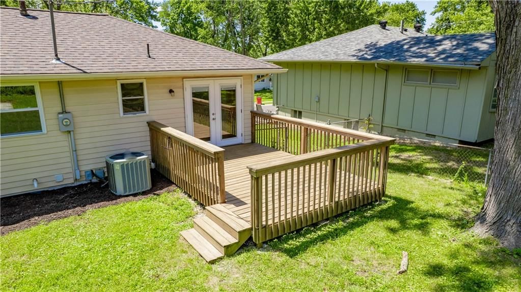 813 NE Wien Avenue — photo 16