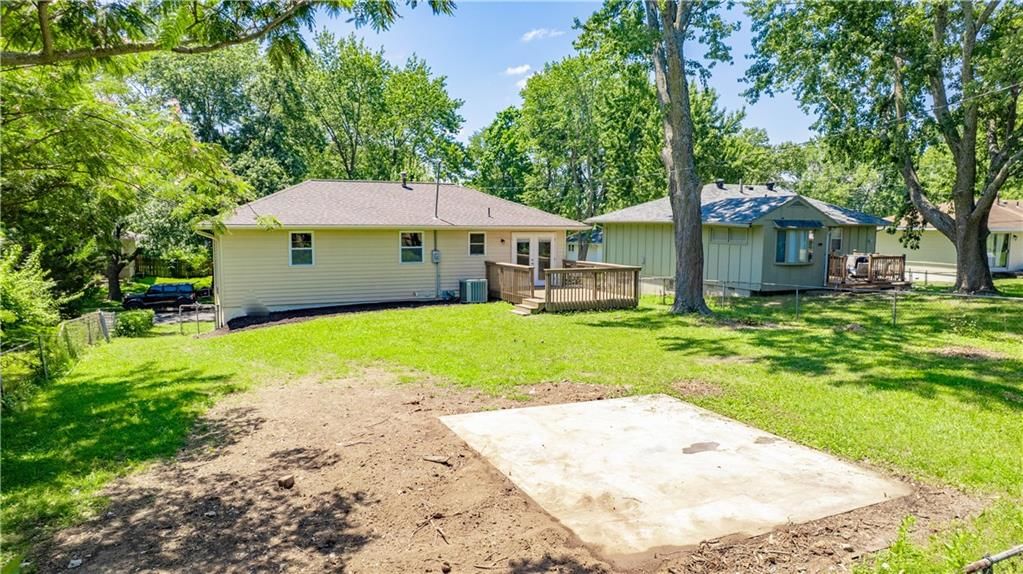 813 NE Wien Avenue — photo 17