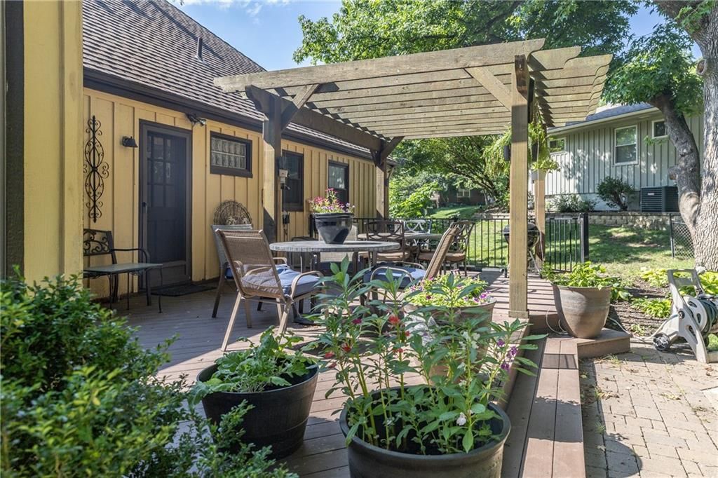 4934 Howe Drive — photo 9