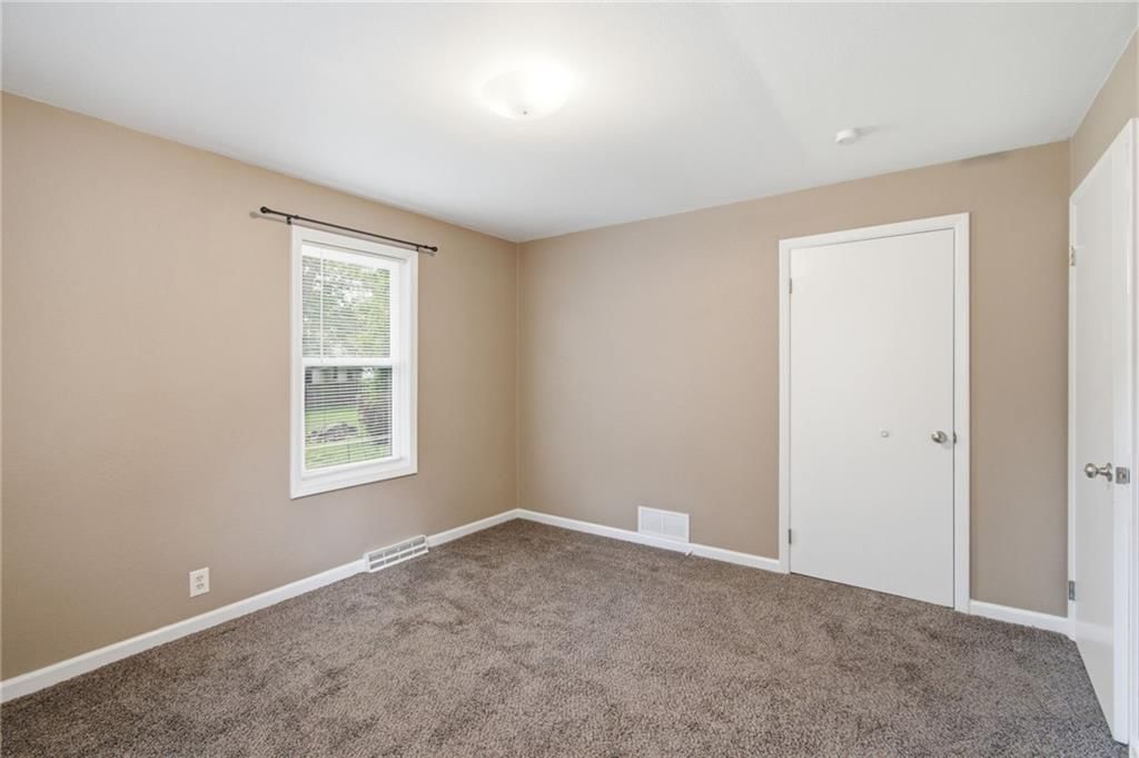 113 W 10th Street — photo 12