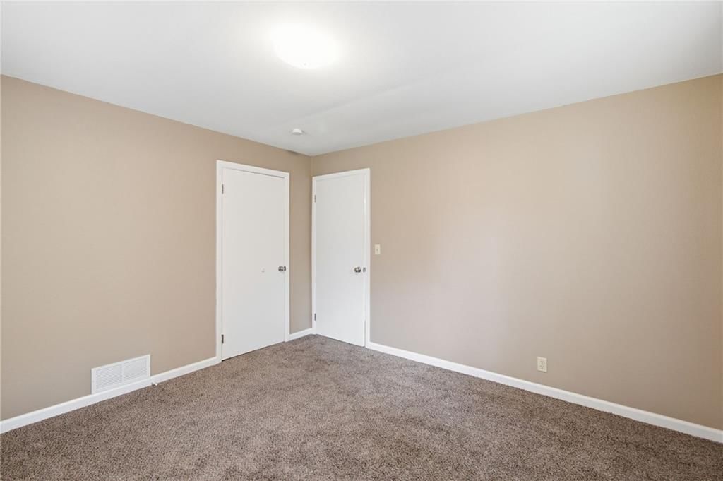 113 W 10th Street — photo 13