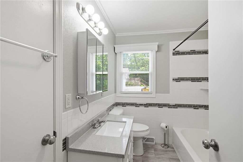 113 W 10th Street — photo 14
