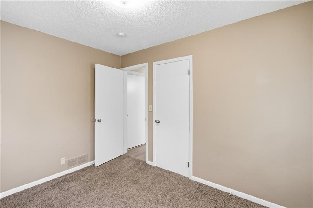 113 W 10th Street — photo 18