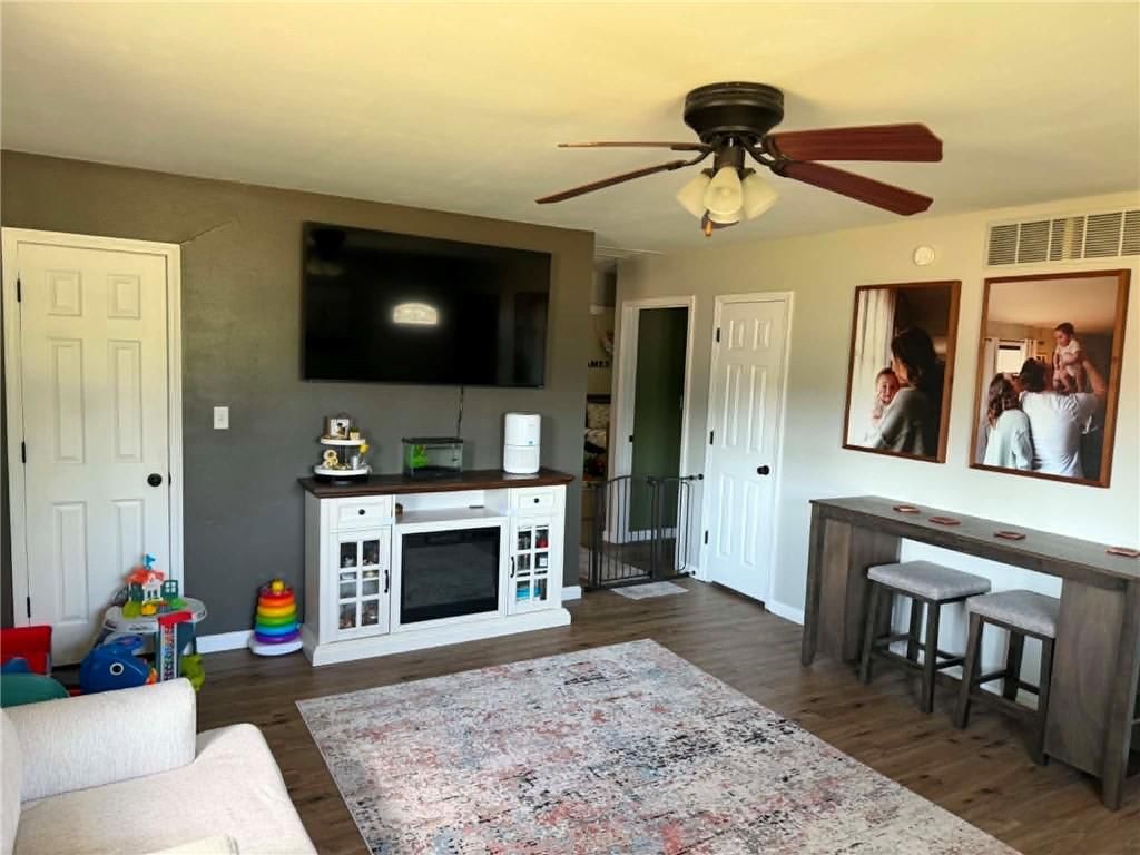 1201 E Sycamore Street — photo 3