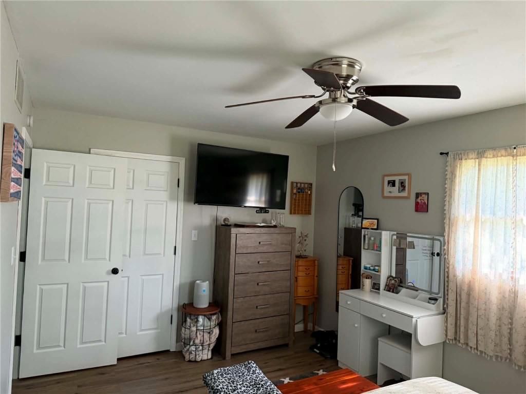 1201 E Sycamore Street — photo 13