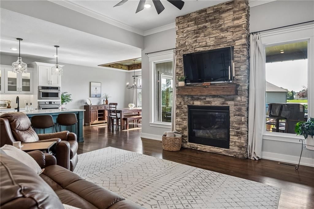 2211 Foxtail Drive — photo 3