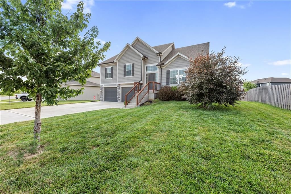 638 SE Colonial Drive — photo 2