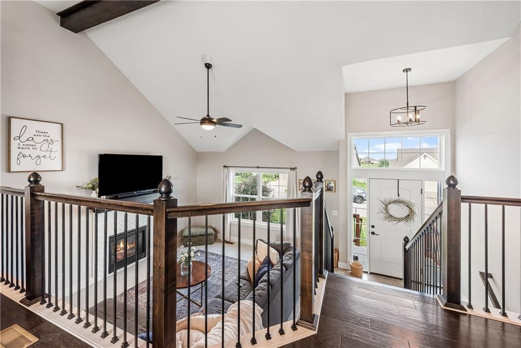 638 SE Colonial Drive — photo 8