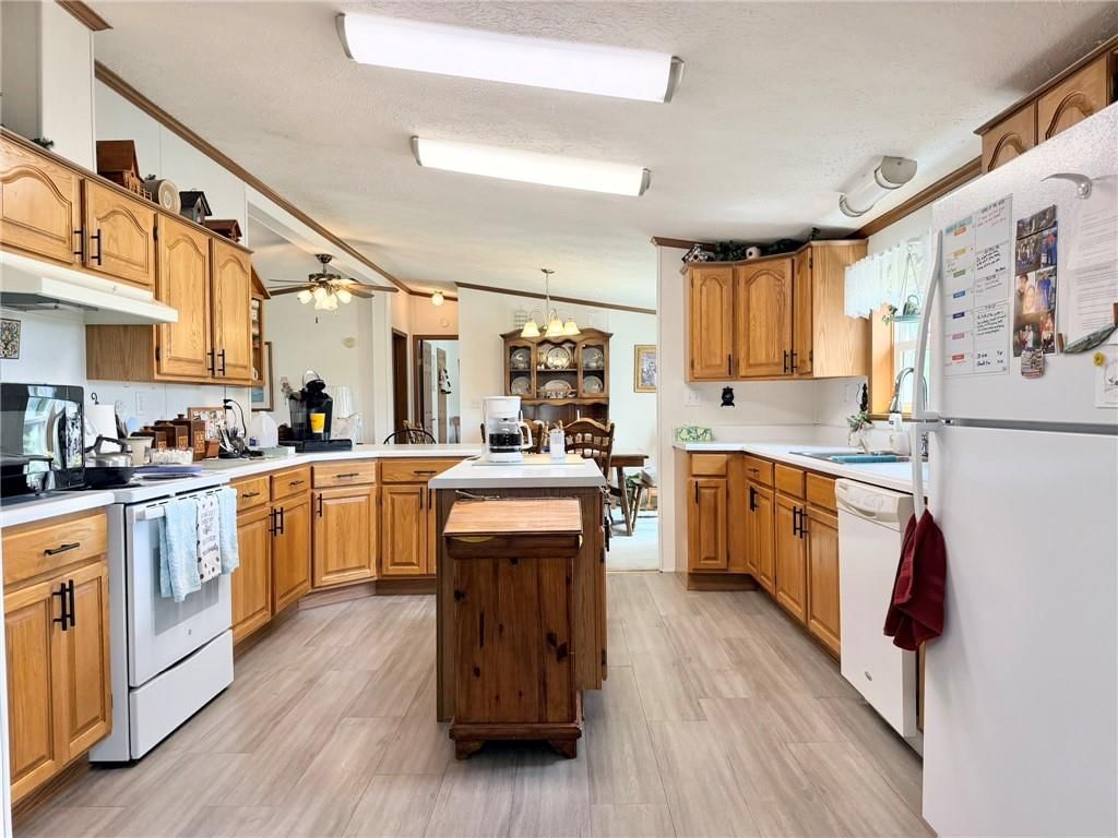 490 NE 18th Avenue — photo 31