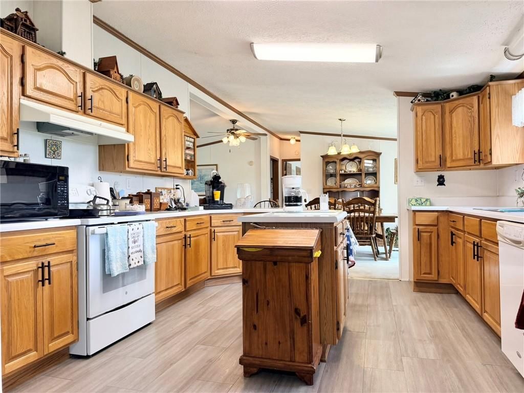 490 NE 18th Avenue — photo 35