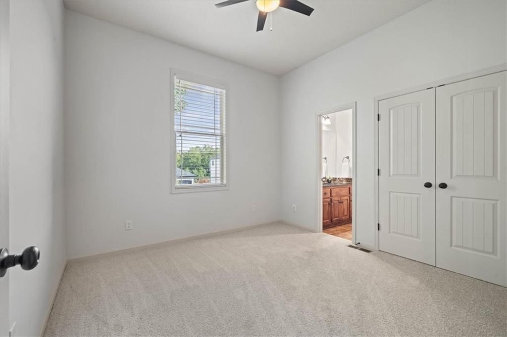 Photo 15 of 33 - 20867 W 108th Street, Olathe, KS 66061