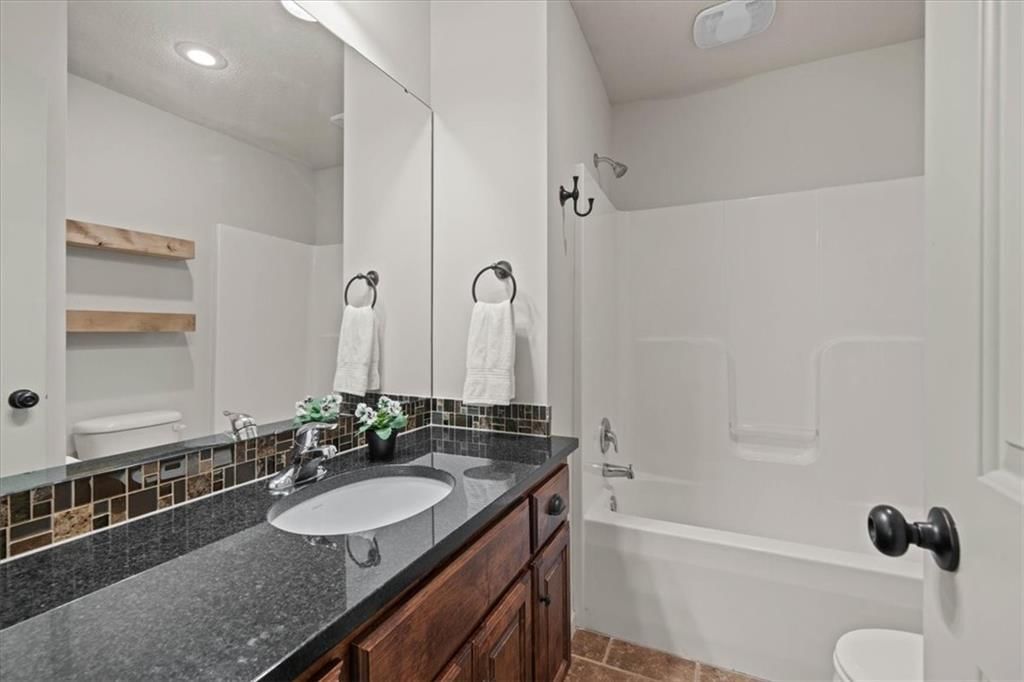 Photo 16 of 33 - 20867 W 108th Street, Olathe, KS 66061
