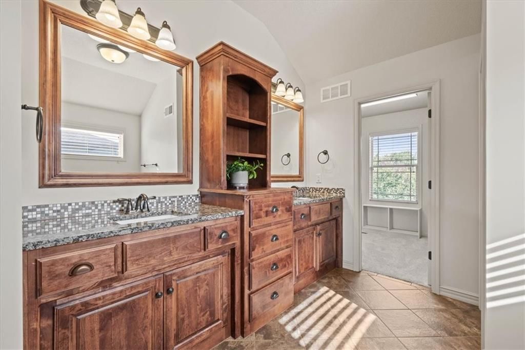 Photo 19 of 33 - 20867 W 108th Street, Olathe, KS 66061