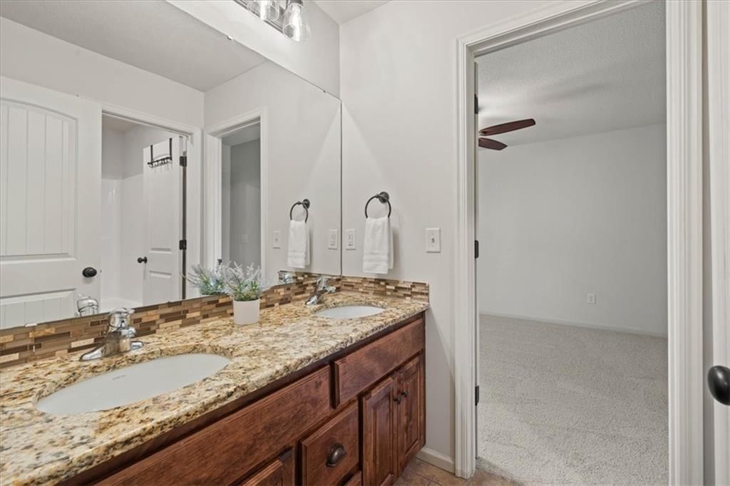 Photo 24 of 33 - 20867 W 108th Street, Olathe, KS 66061