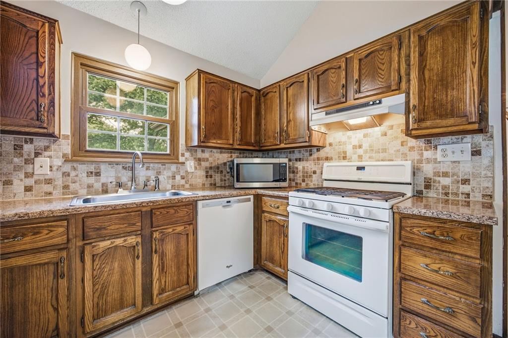 12635 W 80th Street — photo 8