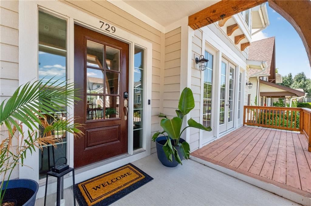 729 Corbin Terrace — photo 2