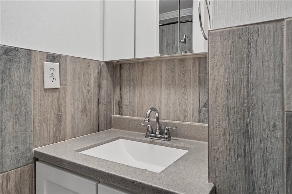 707 E 3rd Street — photo 16