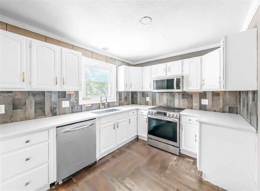 Photo 9 of 19 - 3431 N 70TH Terrace, Kansas City, KS 66109
