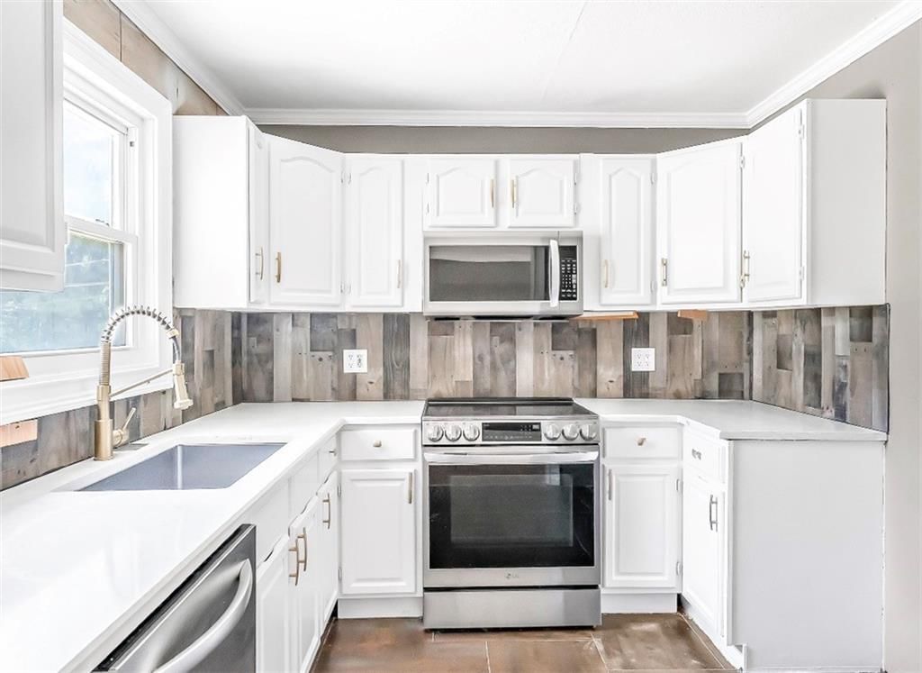 Photo 10 of 19 - 3431 N 70TH Terrace, Kansas City, KS 66109