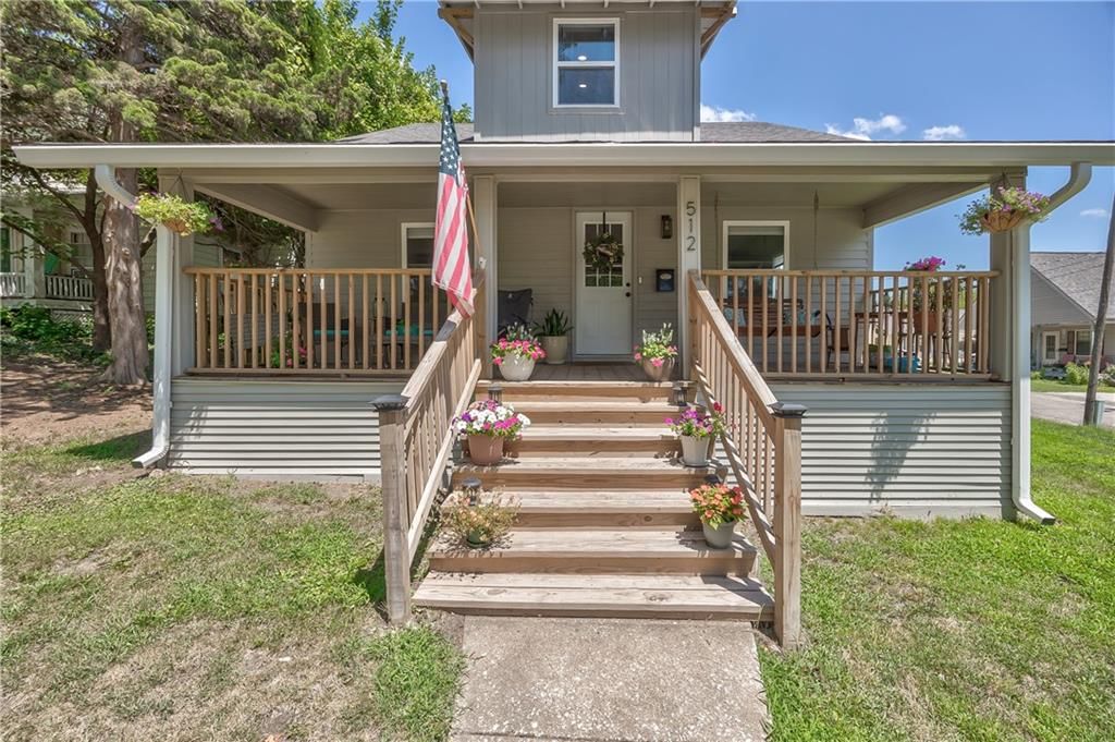 512 E Lexington Street — photo 1