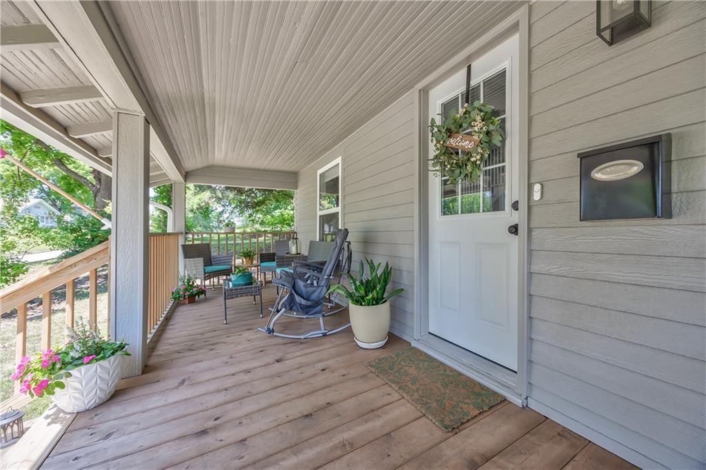 512 E Lexington Street — photo 4