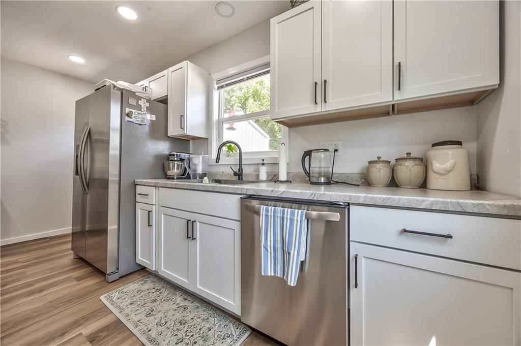 512 E Lexington Street — photo 6