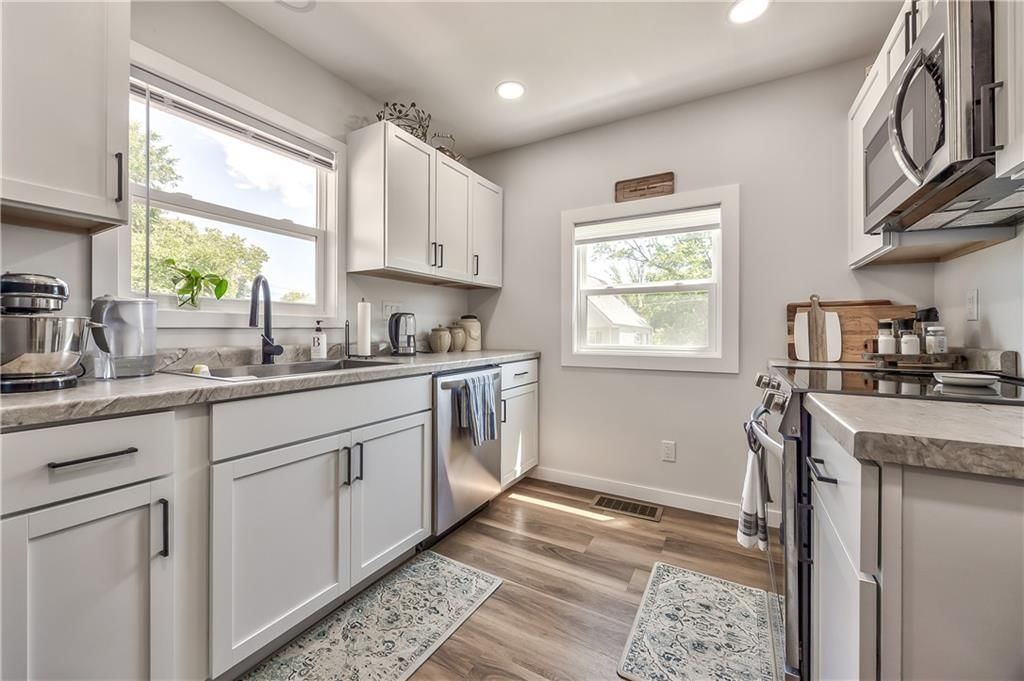 512 E Lexington Street — photo 8