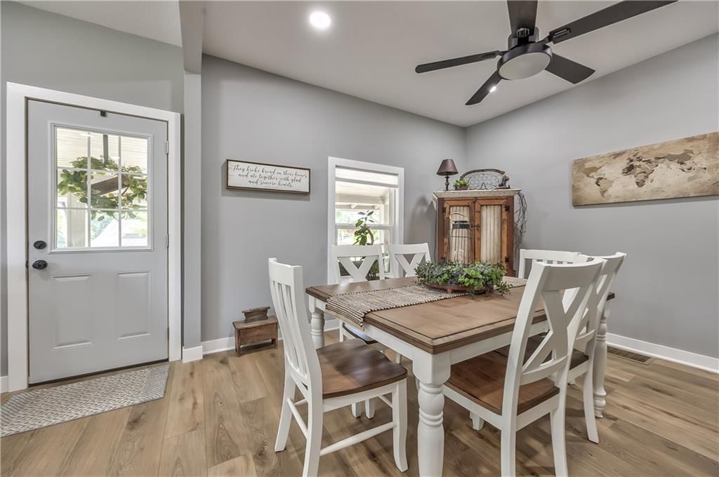 512 E Lexington Street — photo 11