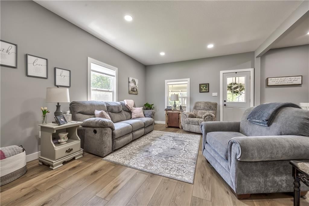 512 E Lexington Street — photo 14
