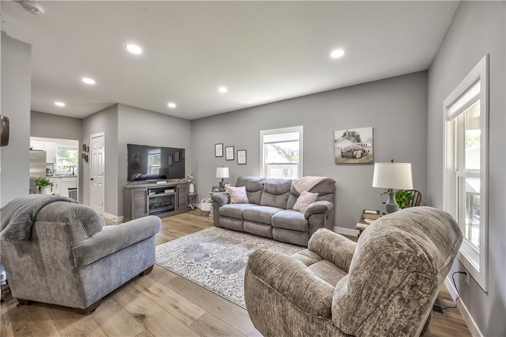 512 E Lexington Street — photo 16