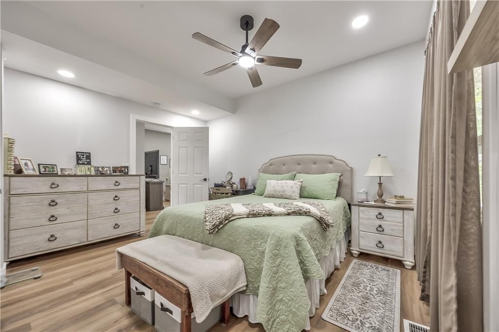 512 E Lexington Street — photo 18