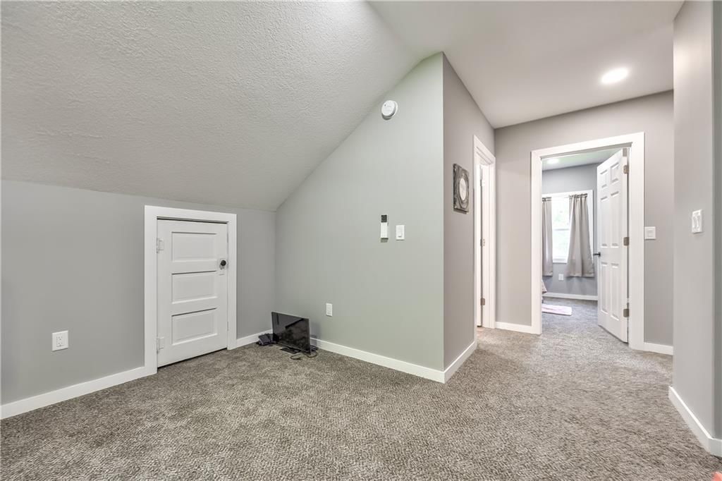 512 E Lexington Street — photo 22