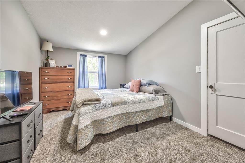 512 E Lexington Street — photo 25